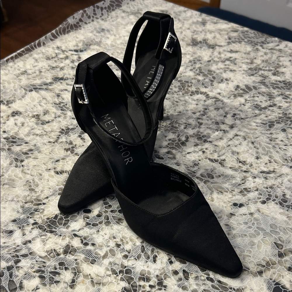 Metaphor Classic Black Pointed Heels
